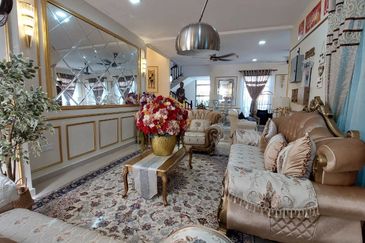 Puncak Pinggiran Putra