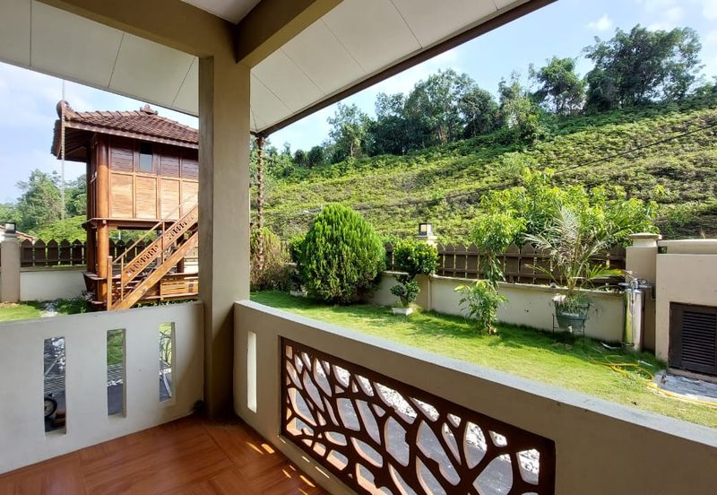 Puncak Pinggiran Putra