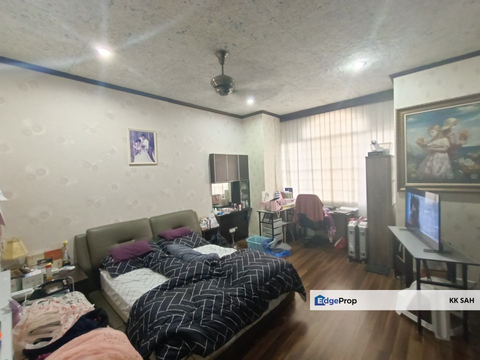 (20x75 RENOVATED) 2 STOREY @ TAMAN PELANGI SEMENYIH, Selangor, Semenyih