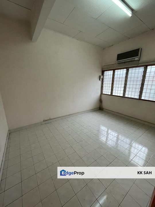 (RENOVATED) 2 STOREY @ TAMAN SRI JELOK, Selangor, Kajang
