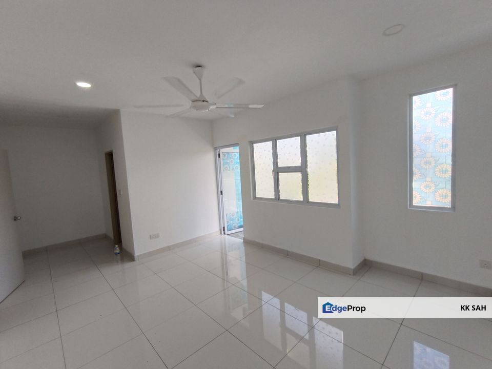 (FULL LOAN + FACING LAKE) 3 STOREY SUPERLINK @ THE CLOVER HOMES, SEMENYIH, Selangor, Semenyih