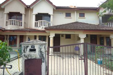 Pulau Indah ( Pulau Lumut )