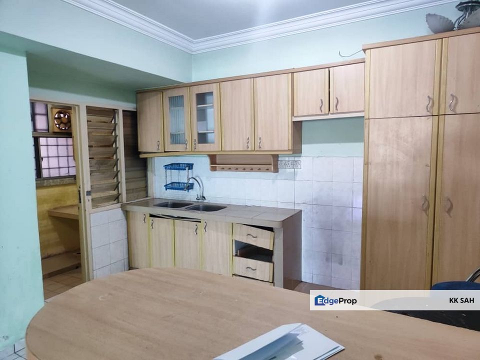 (FULL LOAN 1,132sf RENOVATED) SRI CAMELLIA @ KAJANG, Selangor, Kajang