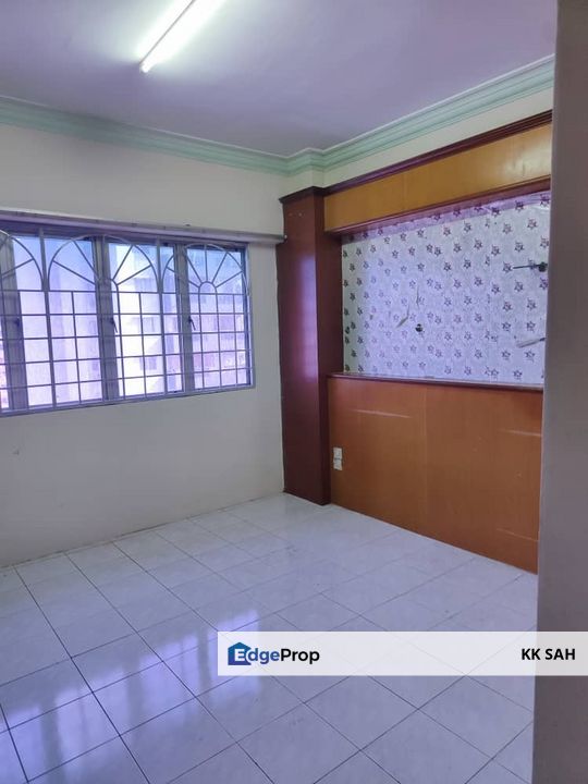 (FULL LOAN 1,132sf RENOVATED) SRI CAMELLIA @ KAJANG, Selangor, Kajang