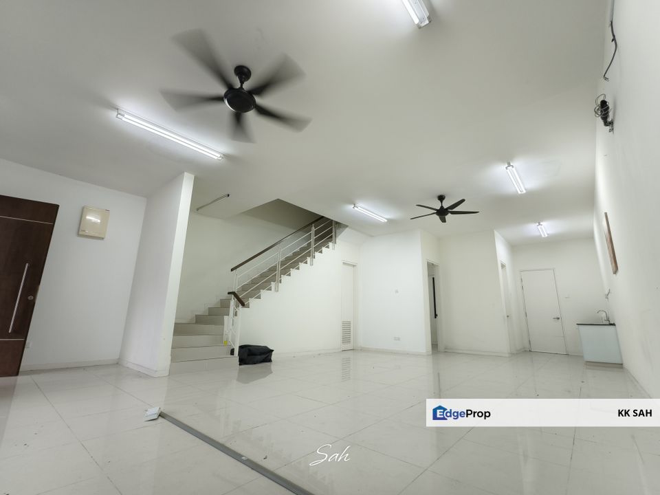 (FULL LOAN) 3 STOREY SUPERLINK @ (MANSION 88) TAMAN SERI SEGAR, Selangor, Semenyih