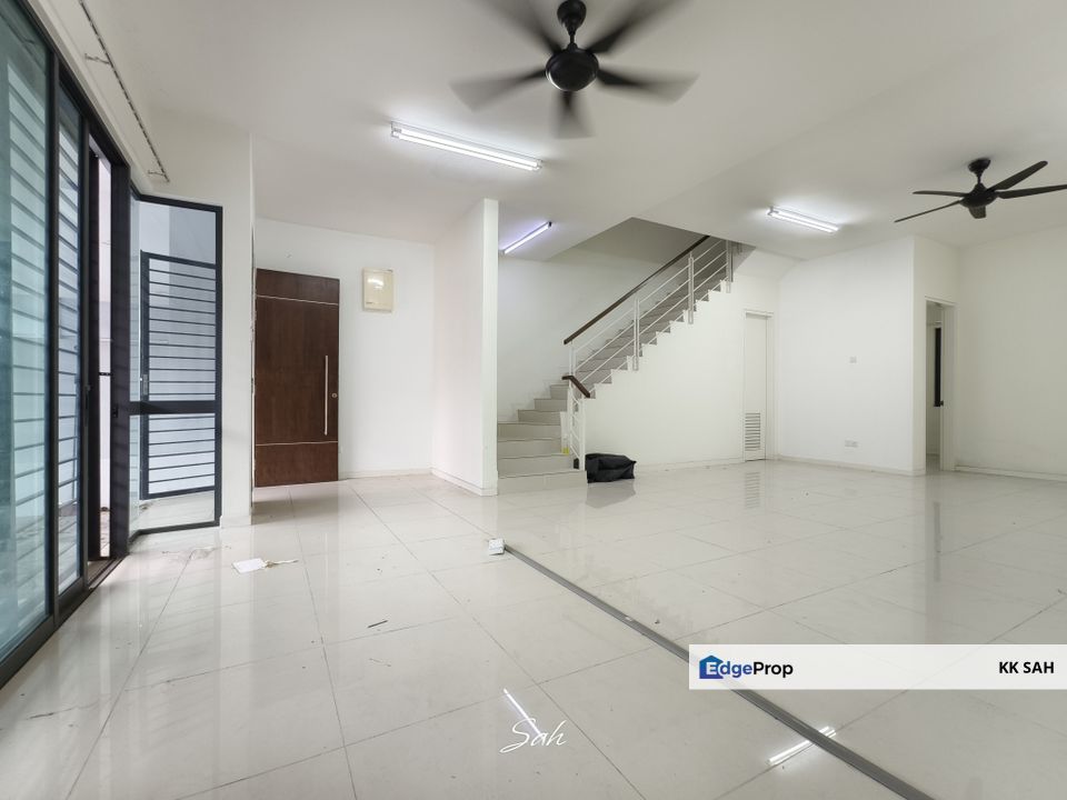 (FULL LOAN) 3 STOREY SUPERLINK @ (MANSION 88) TAMAN SERI SEGAR, Selangor, Semenyih
