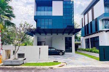 Perdana Lakeview East