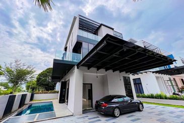 Perdana Lakeview East