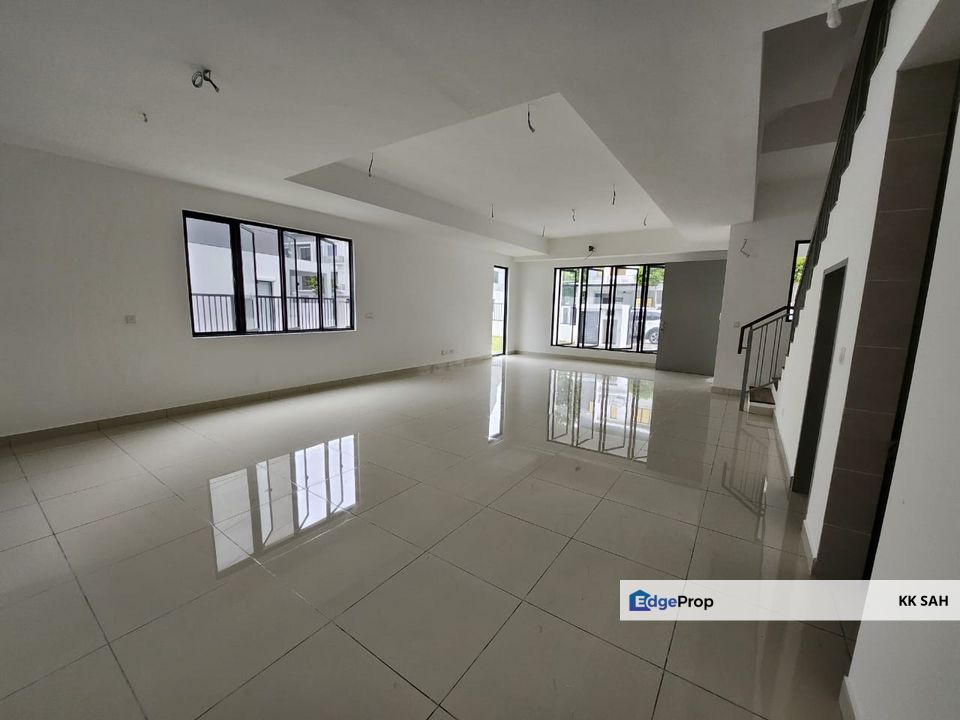 (NEW END LOT + EXTRA LAND) 3 STOREY LINK VILLA @ TROPICANA HEIGHTS, Selangor, Semenyih