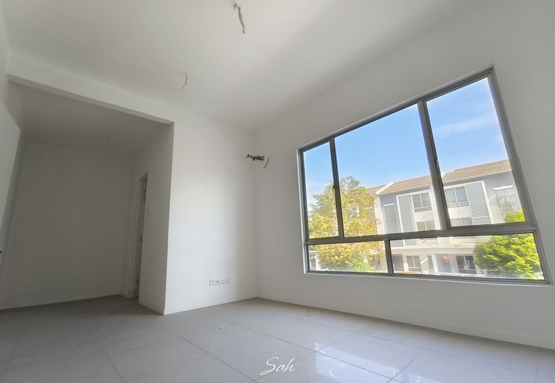 Parkfield Residences, Tropicana Heights