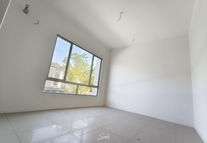 Parkfield Residences, Tropicana Heights