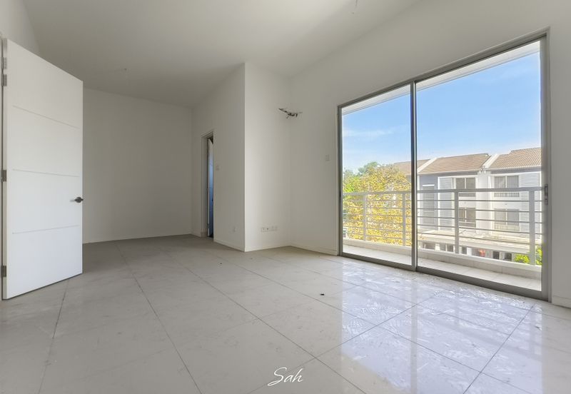 Parkfield Residences, Tropicana Heights