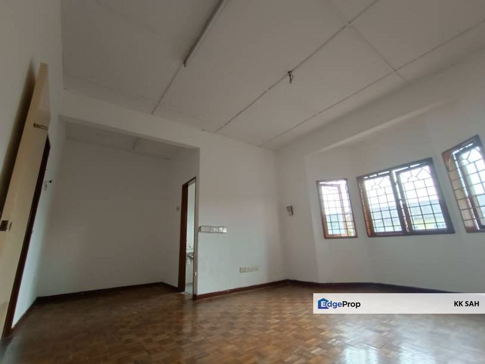 (FULL LOAN + UP & DOWN EXTENDED) 2 STOREY HOUSE @ TAMAN KAJANG MEWAH, Selangor, Kajang