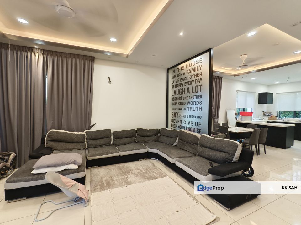 (FULL LOAN + RENOVATED) 2 STOREY SEMI-D @ DIAMOND CITY, Selangor, Semenyih