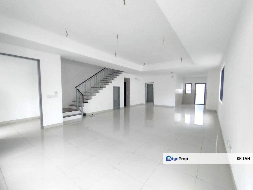 (NEW END LOT + EXTRA LAND) 3 STOREY LINK VILLA @ TROPICANA HEIGHTS, Selangor, Semenyih