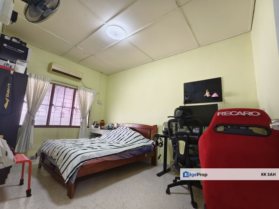 (FULL LOAN + MRT STATION + KITCHEN EXTENDED) 1 STOREY TERRACE @ TAMAN KAJANG UTAMA, Selangor, Kajang