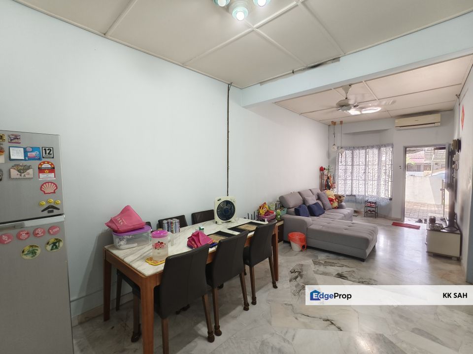 (FULL LOAN + MRT STATION + KITCHEN EXTENDED) 1 STOREY TERRACE @ TAMAN KAJANG UTAMA, Selangor, Kajang