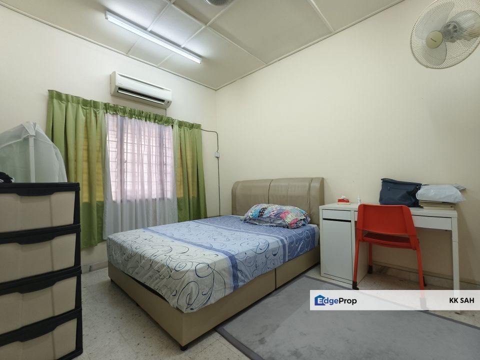 (FULL LOAN + MRT STATION + KITCHEN EXTENDED) 1 STOREY @ TAMAN KAJANG UTAMA, Selangor, Kajang