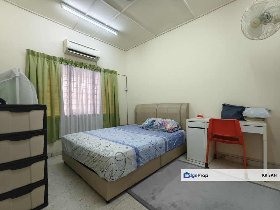 (FULL LOAN + MRT STATION + KITCHEN EXTENDED) 1 STOREY TERRACE @ TAMAN KAJANG UTAMA, Selangor, Kajang