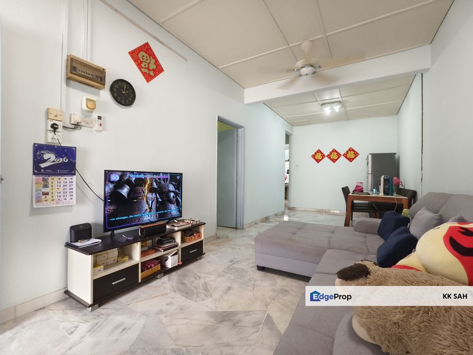 (FULL LOAN + MRT STATION + KITCHEN EXTENDED) 1 STOREY TERRACE @ TAMAN KAJANG UTAMA, Selangor, Kajang