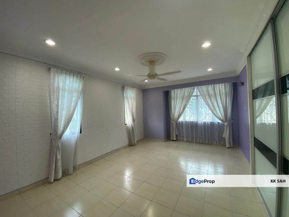 (FULL LOAN + RENOVATED) 2 STOREY END LOT @ TAMAN JELOK IMPIAN, KAJANG, Selangor, Kajang