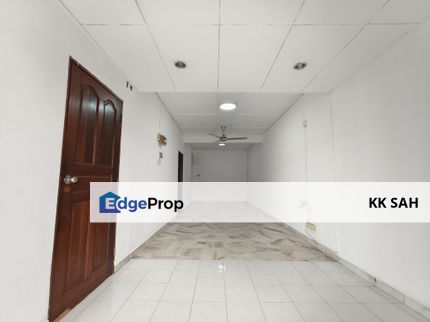 (FULL LOAN + MRT STATION + KITCHEN EXTENDED) 1 STOREY TERRACE @ TAMAN KAJANG UTAMA, Selangor, Kajang