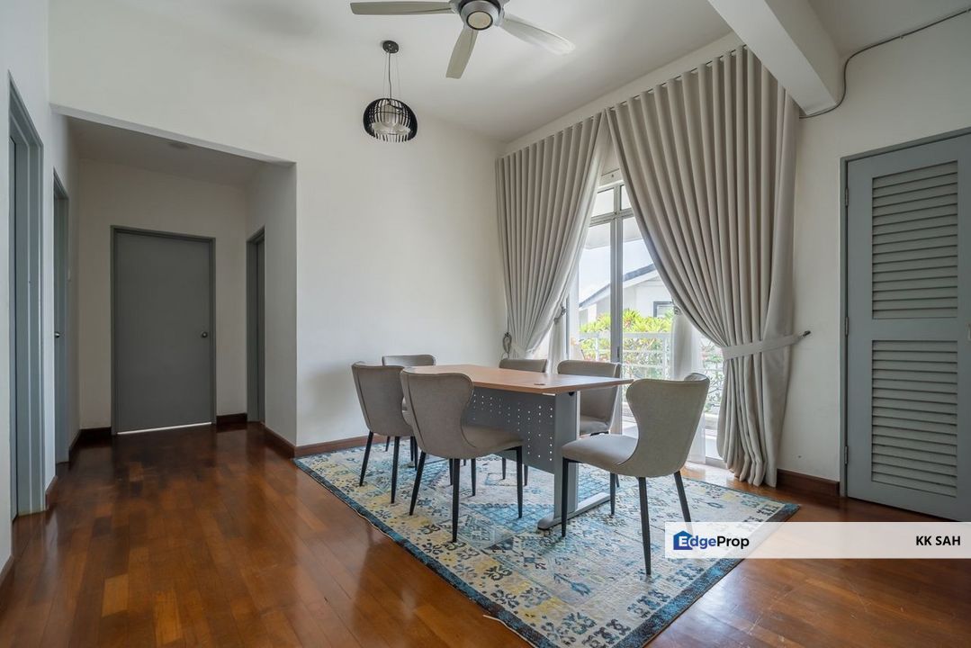 (FULLY RENOVATED) 2.5 STOREY SEMI-D @ SAUJANA VILLA, KAJANG, Selangor, Kajang