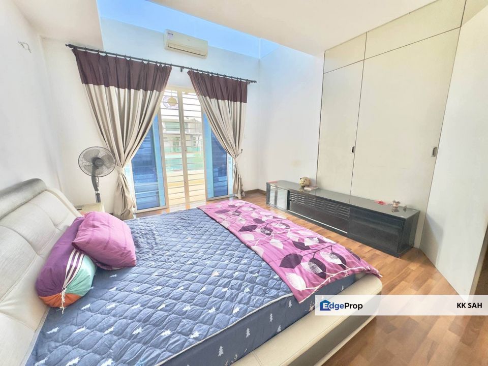 (FULLY RENOVATED + CASH BACK) 2 STOREY SUPERLINK @ TIARA EAST, SEMENYIH, Selangor, Semenyih