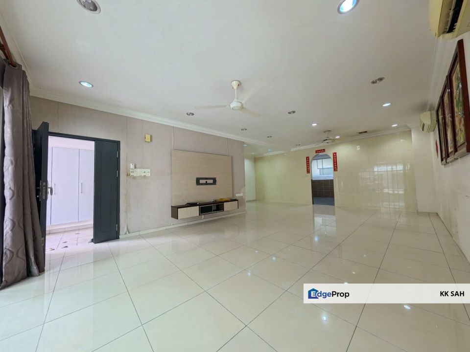 (FULL LOAN 25x75 RENOVATED) 3 STOREY SUPERLINK @ NADAYU 92, KAJANG, Selangor, Kajang