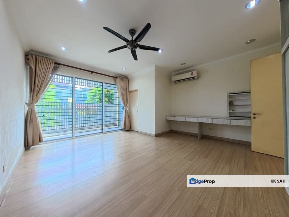 (FULL LOAN 25x75 RENOVATED) 3 STOREY SUPERLINK @ NADAYU 92, KAJANG, Selangor, Semenyih