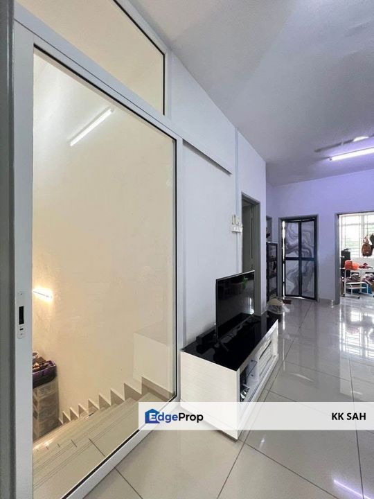 (FULL LOAN RENOVATED) TOWNHOUSE @ (KASEH HEIGHTS) TAMAN SEMENYIH MEWAH FASA 3, SEMENYIH, Selangor, Semenyih