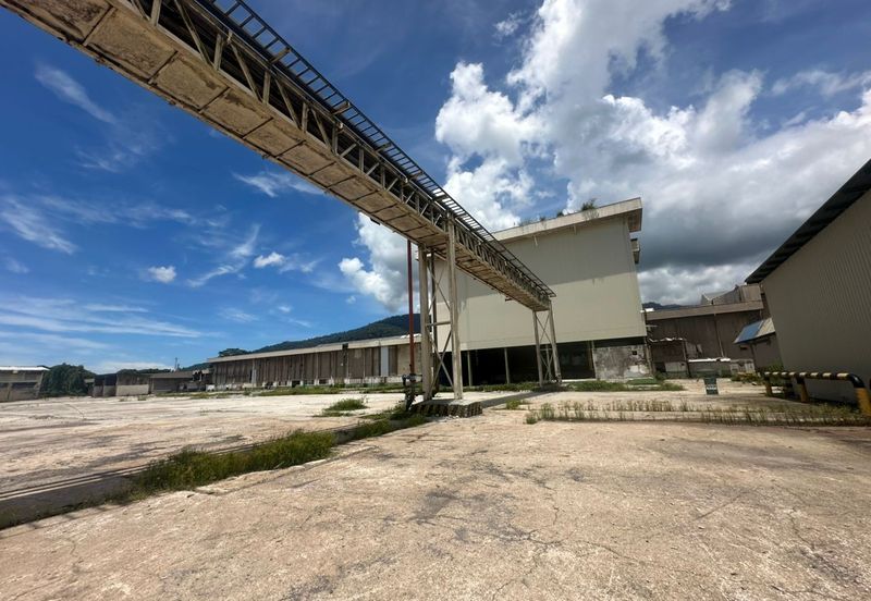 Bandar Laguna Merbok