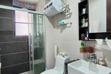 Baypoint @ Country Garden Danga Bay