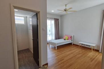 Isola Villa @ Senibong Cove