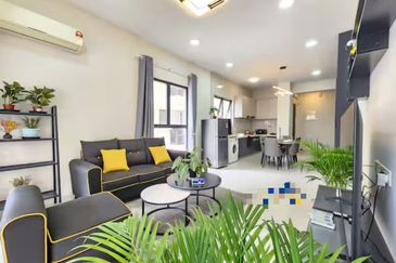 Baypoint @ Country Garden Danga Bay