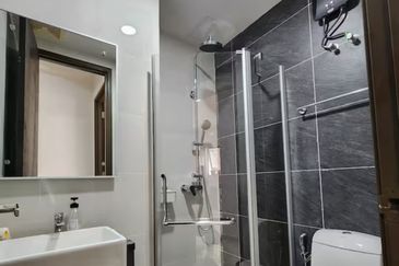 Baypoint @ Country Garden Danga Bay