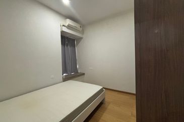 Baypoint @ Country Garden Danga Bay