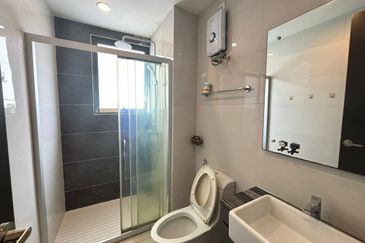 Baypoint @ Country Garden Danga Bay