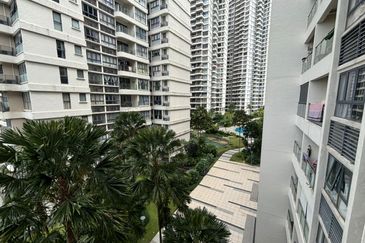 Baypoint @ Country Garden Danga Bay