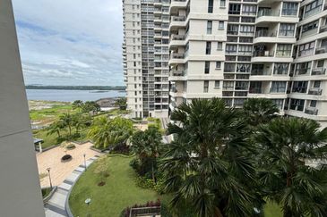 Baypoint @ Country Garden Danga Bay