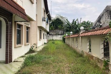 Jalan Straits View 7