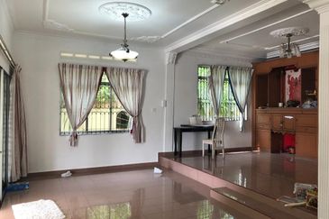 Jalan Straits View 7