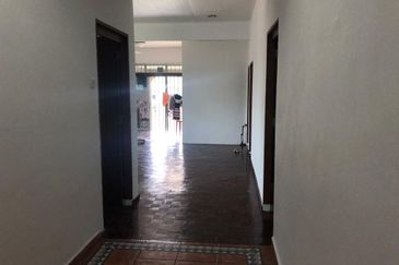 Jalan Straits View 7