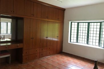 Jalan Straits View 7