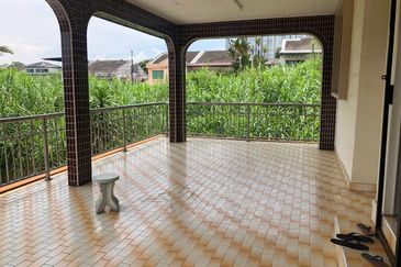 Jalan Straits View 7