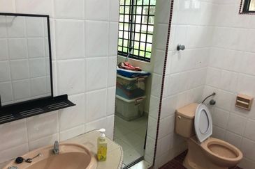 Jalan Straits View 7