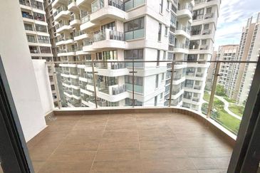 Baypoint @ Country Garden Danga Bay