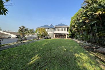 Mansion with a private pool. Kenny Hills, Taman Duta