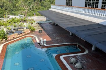 Mansion with a private pool. Kenny Hills, Taman Duta