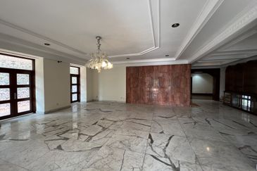 Mansion with a private pool. Kenny Hills, Taman Duta